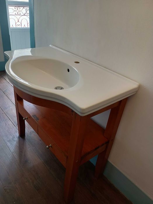 Free Standing Sink Unit