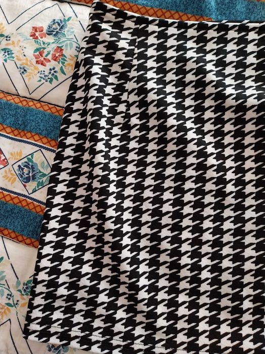 Saia XS/34, Shein, nova. Tenho bolero a condizer