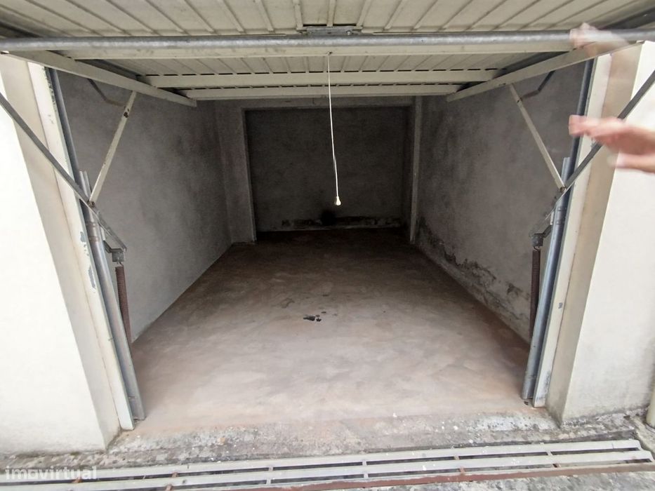 4 Garagens para venda + 1 garagem/armazém