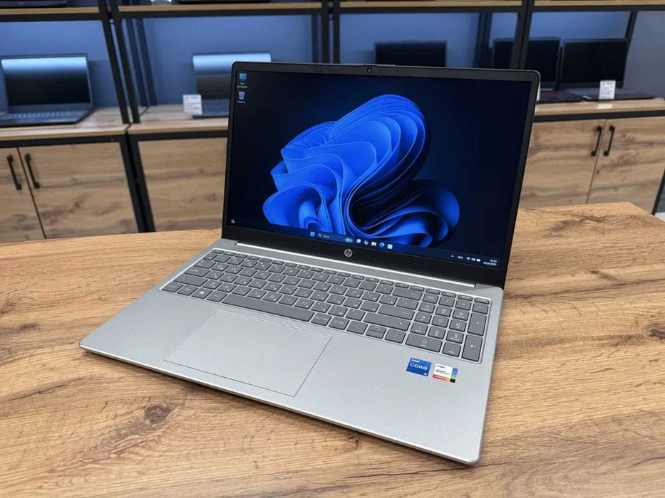 HP 15.6" i5-1334U/16GB/512Nvme na garantia