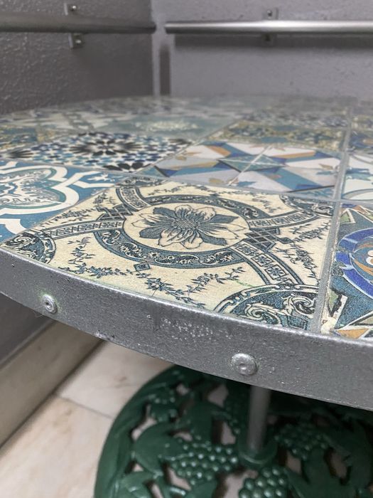 Mesa e cadeiras design unico