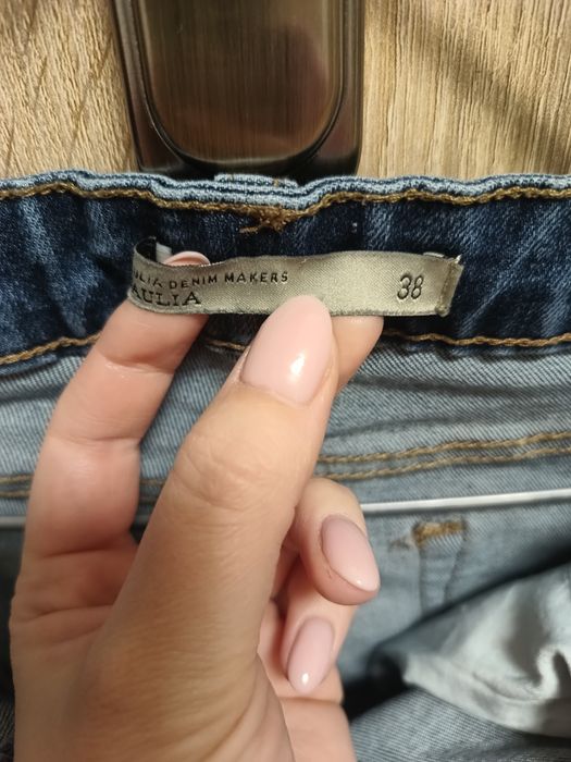 Damskie spodnie jeansy