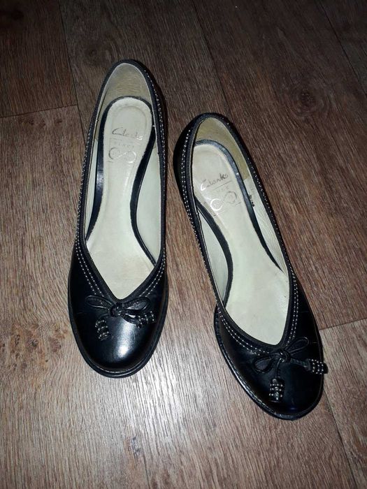 Кожаные классические туфельки Clarks