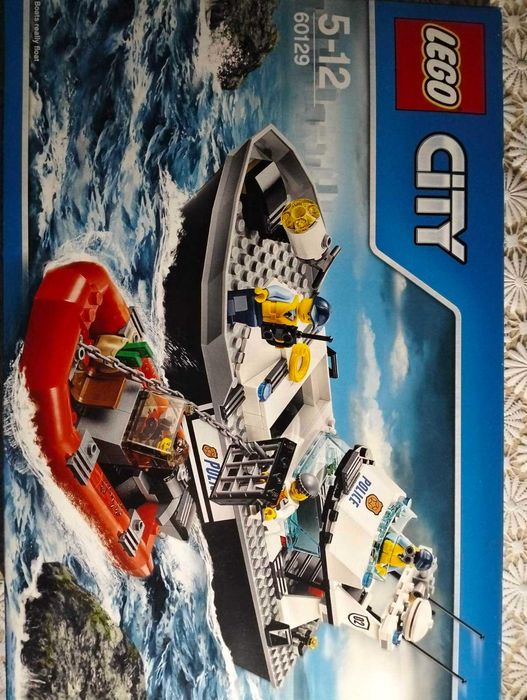 Конструктор LEGO City Поліцейський патрульний катер (60129)