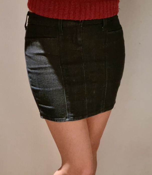 Spódnica jeansowa Levi's, rozm. XS, ołówkowa krótka, ciemny granat,