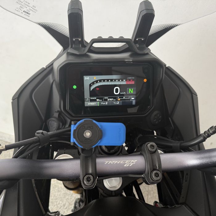 Yamaha Tracer 7 GT de 2025 akrapovic