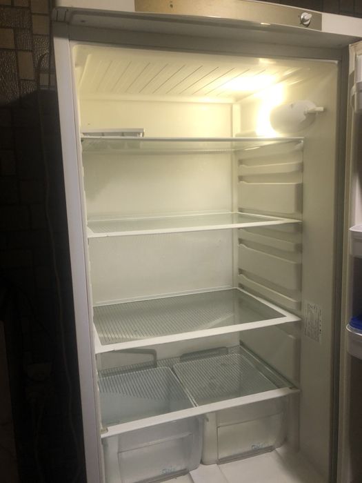 Продам холодильник  Indesit