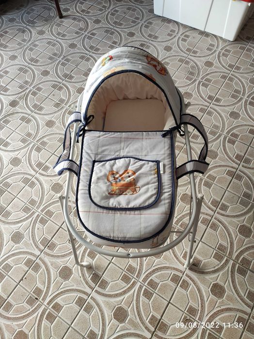 Alcofa para bebé com suporte