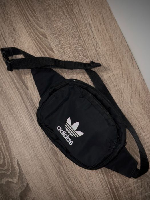 Чорна сумка Adidas