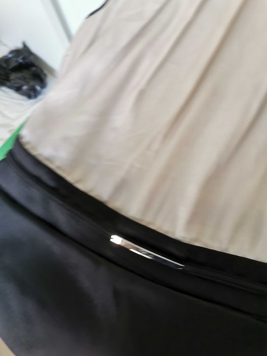 M Sukienka okazjonalna złota klamra wesele rozkloszowana czarna