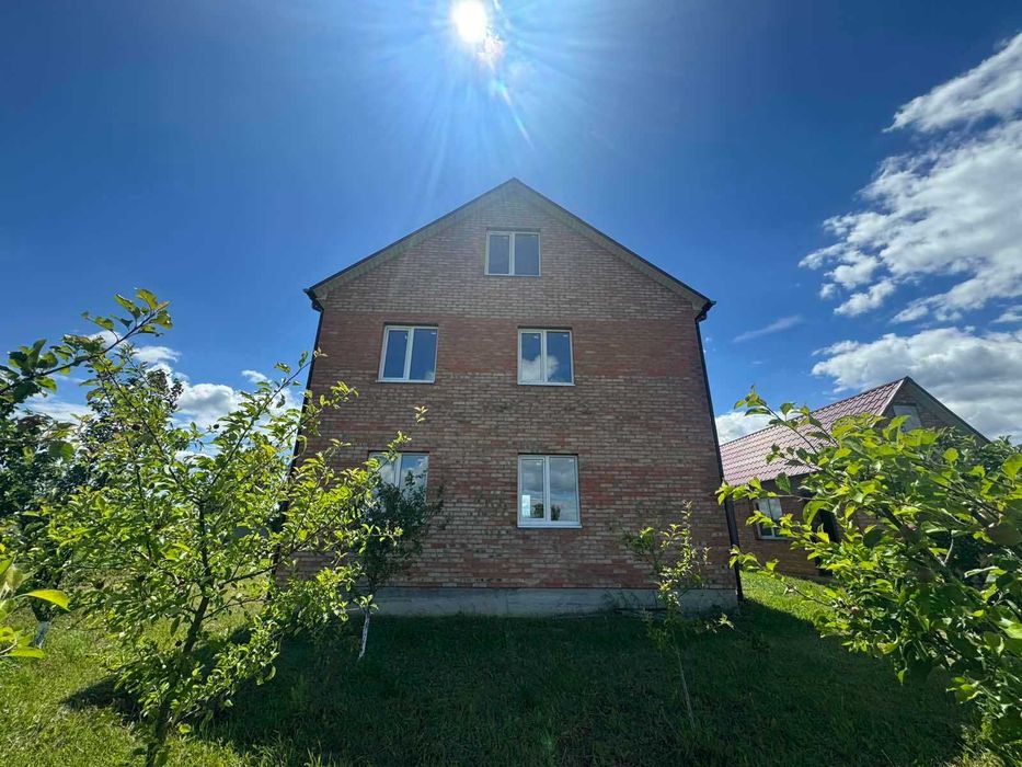Продаж 2-поверхового будинку в Стрижавці