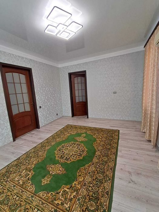 Продам дом с участком 8 сот. Новый евроремонт. Проспект Металлургов. Гараж.