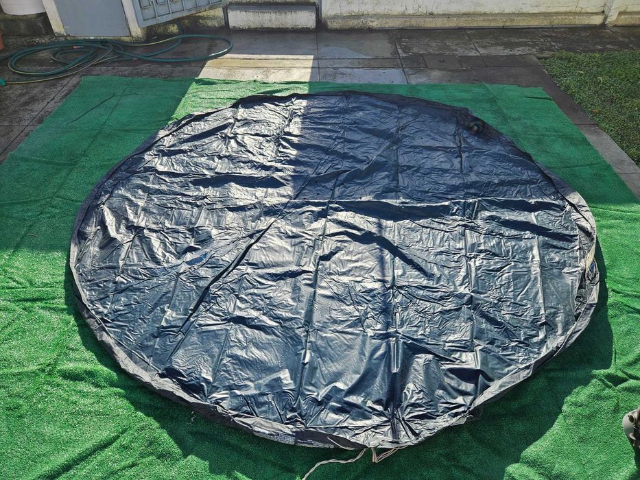 Piscina Bestway c/ relva artificial, cobertura, filtro e químicos