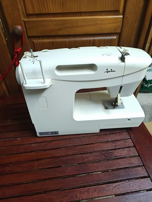 Máquina de Costura Jata Selección 744
