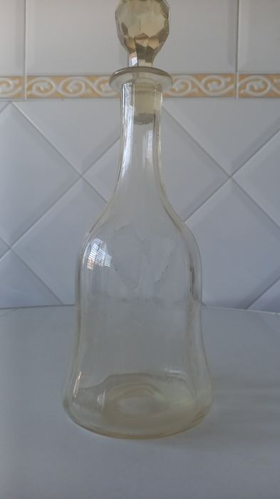 Garrafa amarela antiga