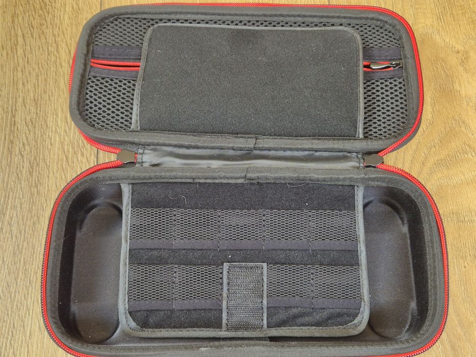 Konsola Nintendo Switch OLED White + etui