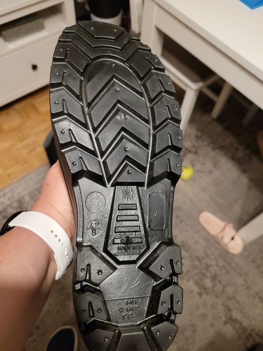 Kalosze z metalowym noskiem