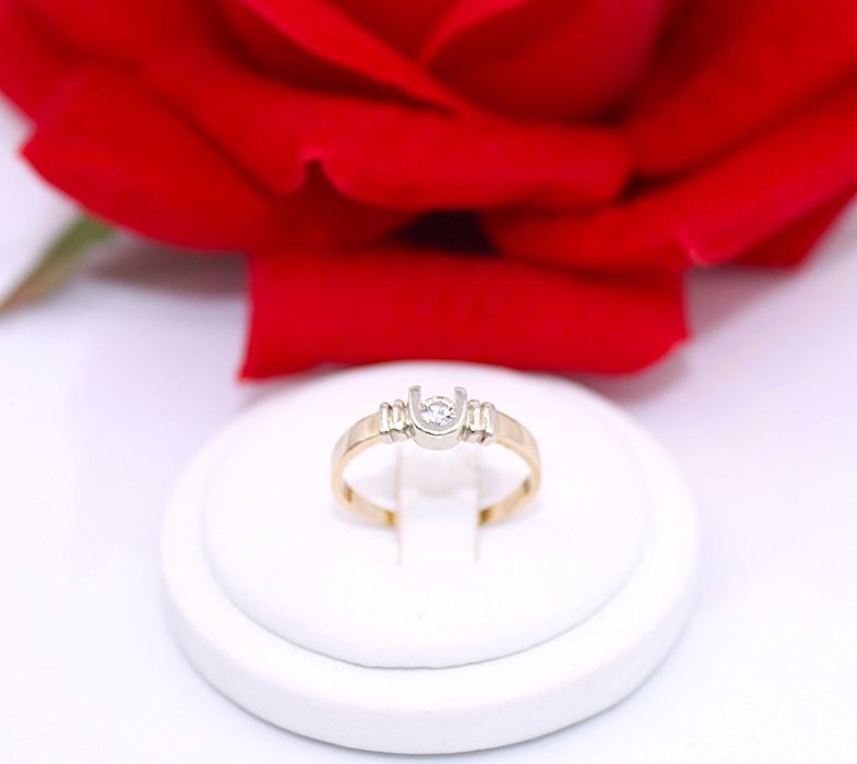 Złoty pierścionek p.585/2,18g z brylantem