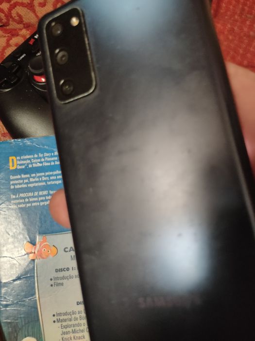 Samsung S20 FE 5g 128gb tem estalo fino no ecrã