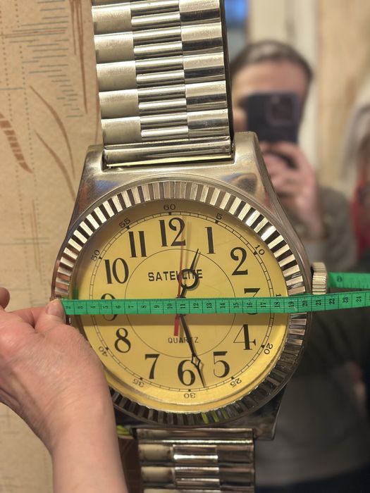 Ретро годинник настінний у стилі наручного годинника