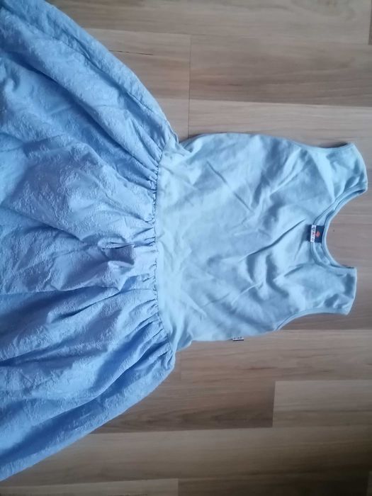 Błękitna sukienka 152/158