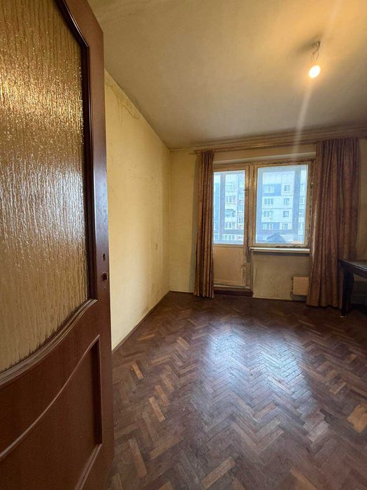 Продаж 3-кімнатної квартири на Сихові просп. Червоної Калини (Шувар)