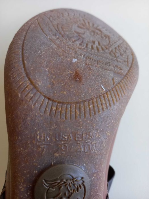 Sapatos de salto alto marca Cubanas em cabedal