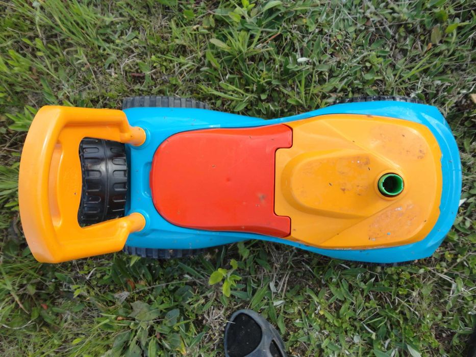 Велика дитяча машинка.