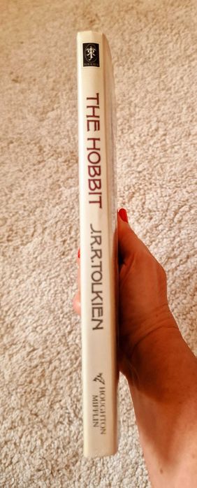"The Hobbit - JRR Tolkien" versão Americana