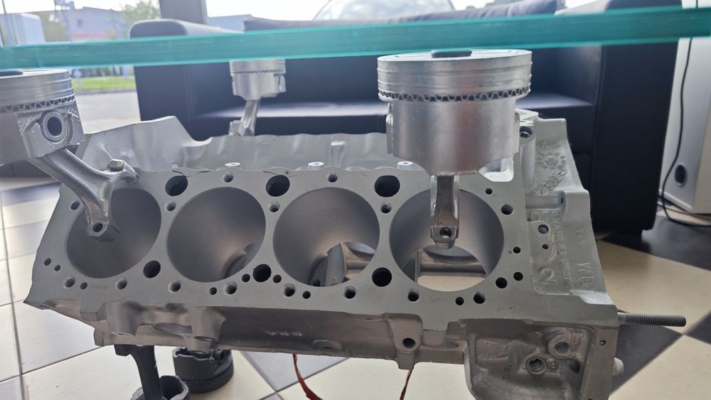 Stolik do biura warsztatu detailing a może do jaskini