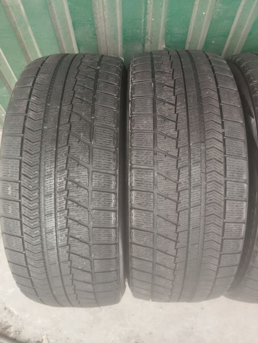 Зимові шини Bridgestone 235/45/18
