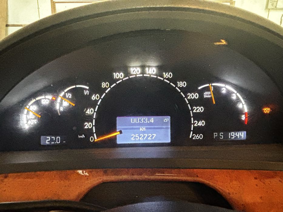 Mercedes-Benz S400 V8