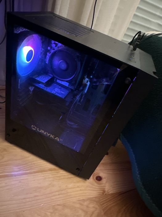 Pc UNYKA usado mais funciona