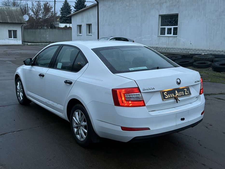 В Житомирі Skoda Octavia A7 2013 бензин 77кВт праве кермо Житомир