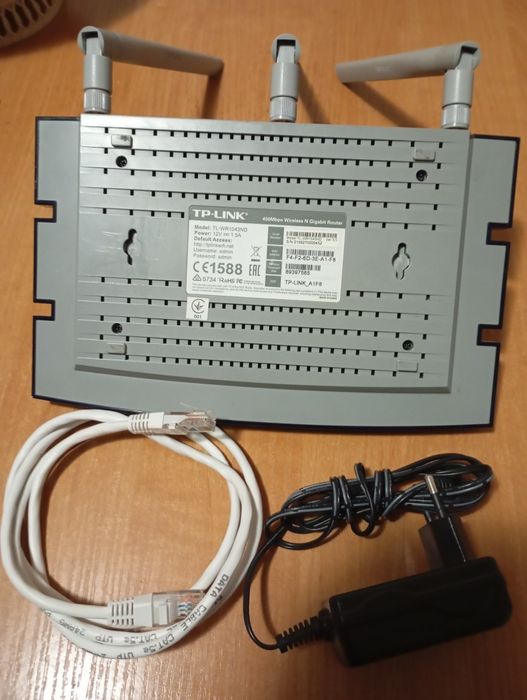 Tp-link TL-WR1043ND 
450 Мбит/с Беспроводной гигабитный маршрутизатор