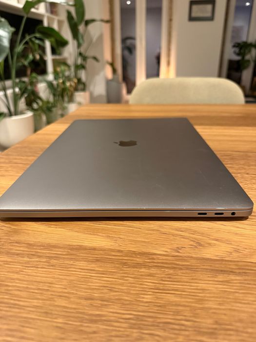 Apple MacBook Pro 16" (2019) 2.6GHz Core i7 Touch Bar