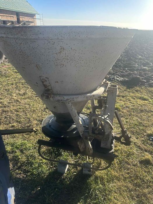 Розкидач мінеральних добрив