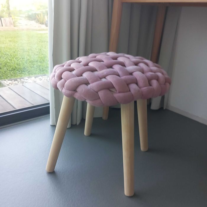 Toucador com espelho, gavetas e banco