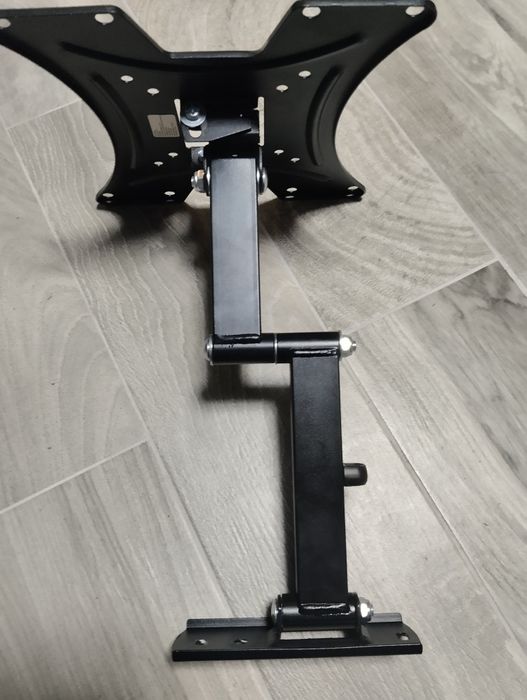 Wieszak do telewizora LCD Mocny.