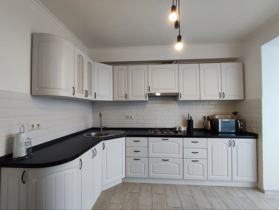 Продаж просторої 2-кімнатної квартири!