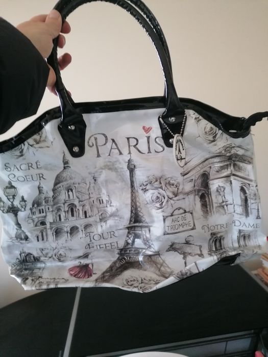 Bolsa comprada mesmo em Paris, mais propriamente na famosa rua do Sacr