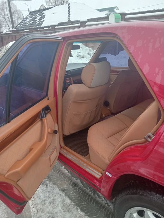 Продаю свій Мерседес 124