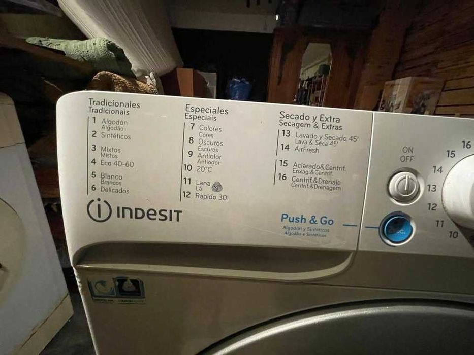Máquina de Lavar 9kg INDESIT em bom estado
