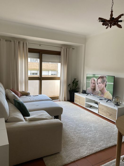 Sofá de 3 lugares com chaise long bege