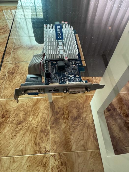 Placa Gráfica GIGABYTE GeForce 210 1 GB DDR3, HDMI+DVI+VGA