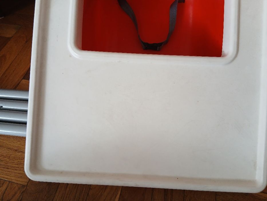 Krzesełko do karmienia z blatem Ikea czerwone