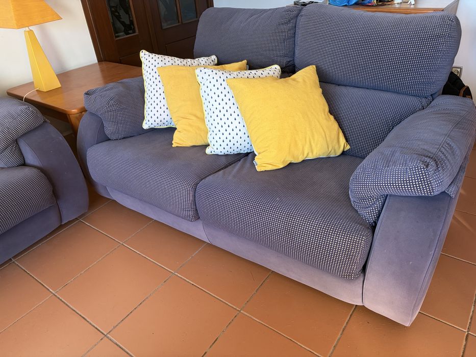 Sofás, móveis de sala de estar, sala de jantar, hall e quarto