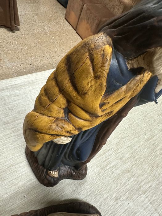 Figuras grandes em louça
