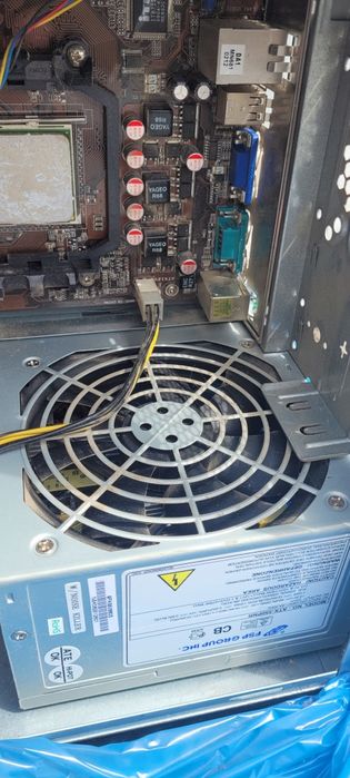 Системний блок в робочому стані, з якісними деталями