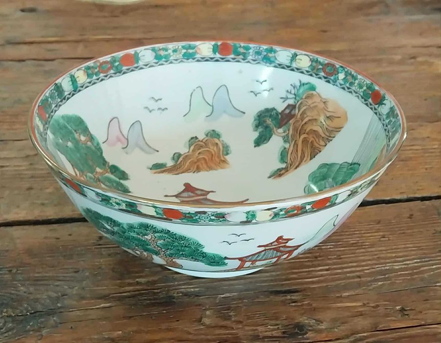 Antiga Taça / Saladeira em Porcelana Chinesa, decoração Pagodes